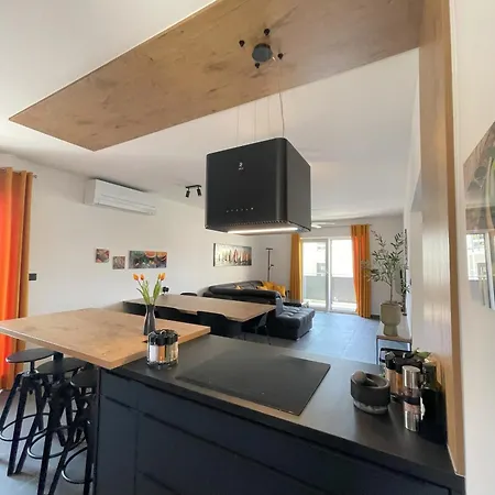 Valkane Apartment *